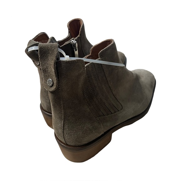 NWOB Aquatalia Carmie Weatherproof Suede Chelsea Booties Light Taupe Gray 7 Chic - Picture 8 of 15